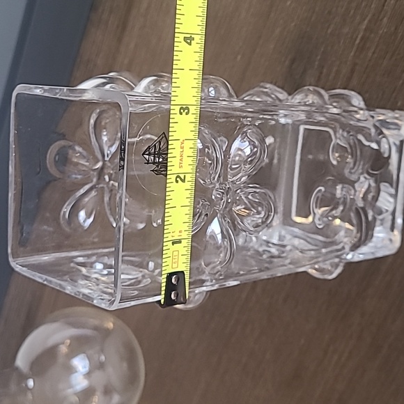 Vintage embossed daisy clear bud vase - Picture 8 of 8